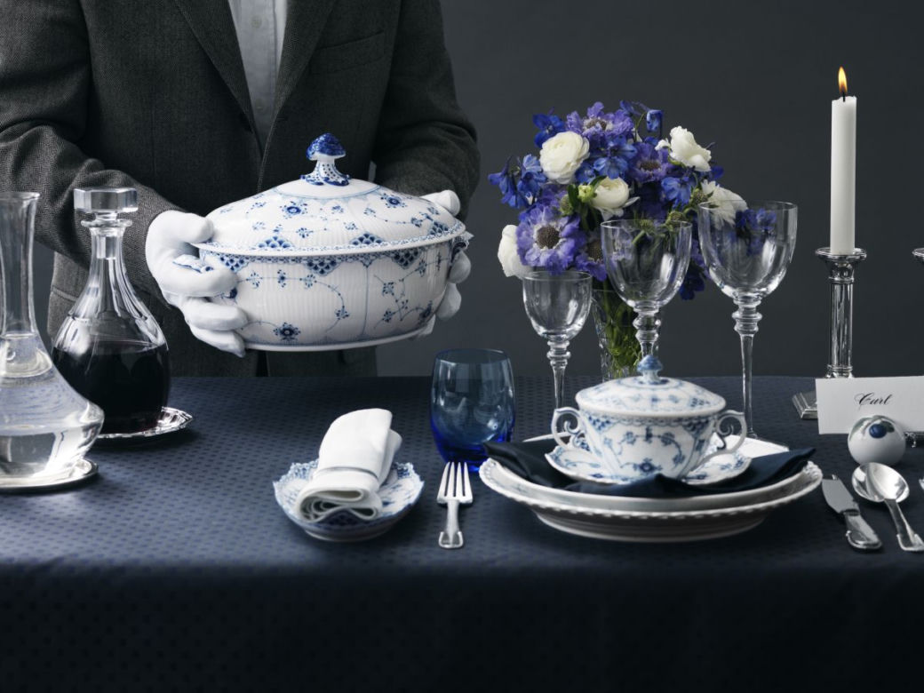 Biało-niebieska porcelana i ceramika
