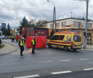Gniezno: 84-latek ZGINĄŁ na pasach! Wszedł na czerwonym świetle? [ZDJĘCIA]