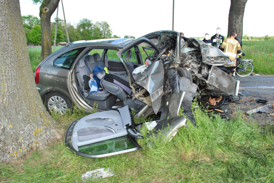 Tragedia pod Mogilnem. Mężczyzna przegrał walkę o życie. Jego partnerka trafiła do szpitala
