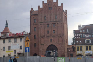 Teren przed Wysoką Bramą w Olsztynie przechodzi metamorfozę