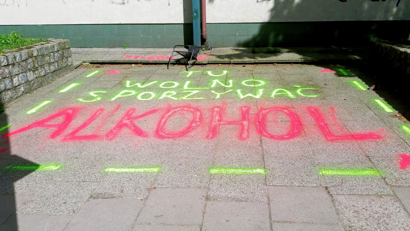 "Strefa dla pijących" na ul. Parkowej