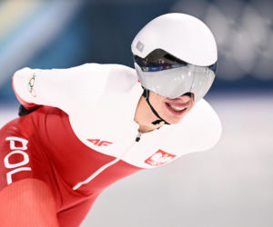 Panczenista Władimir Siemirunnij po biegu na 10 km, który dał mu srebrny medal olimpijski