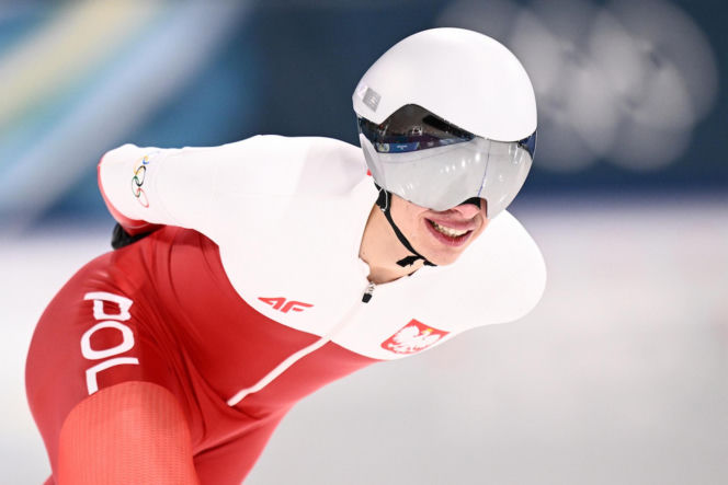 Panczenista Władimir Siemirunnij po biegu na 10 km, który dał mu srebrny medal olimpijski