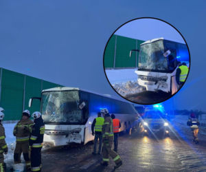 Zderzyły się dwa autokary, jest wielu poszkodowanych. Na miejscu służby