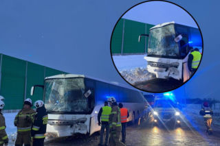 Zderzyły się dwa autokary, jest wielu poszkodowanych. Na miejscu służby
