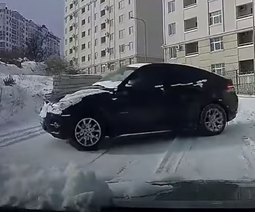 Uniknął kolizji z BMW X6
