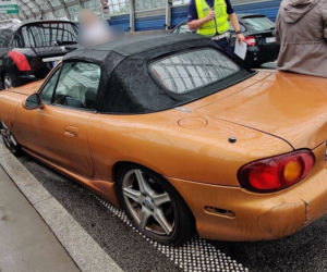 Rozbita Mazda MX-5 - wypadek na trasie S8 w Warszawie