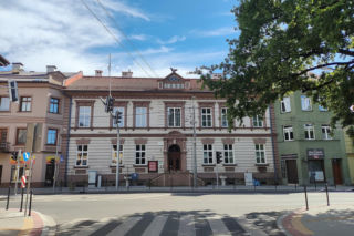 To jedno z najpiękniejszych miast w Małopolsce. Kiedyś było wsią, która należała do króla