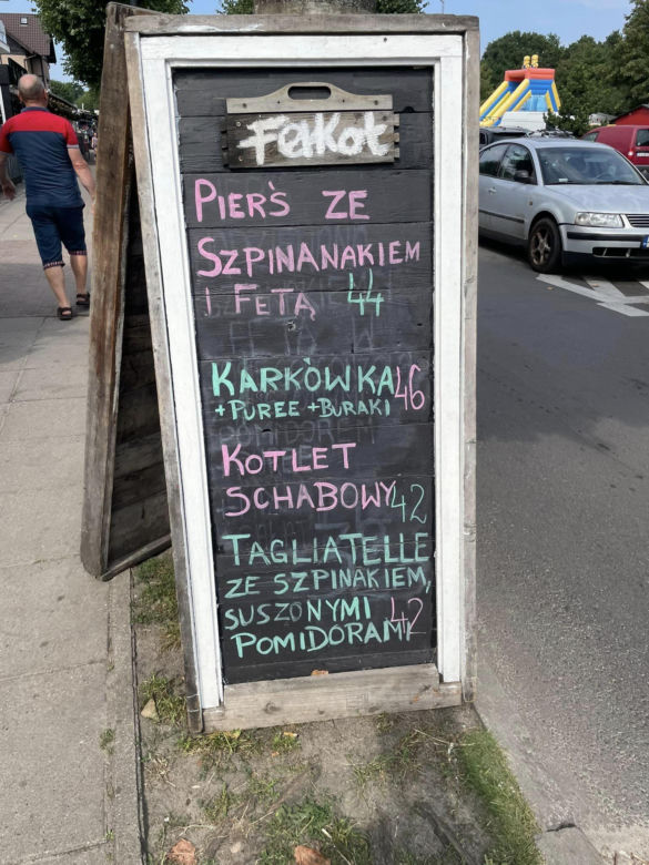 Nad Bałtykiem czy w Tatrach? Gdzie w te wakacje było drożej? Porównujemy ceny z Zakopanego i Jastarni