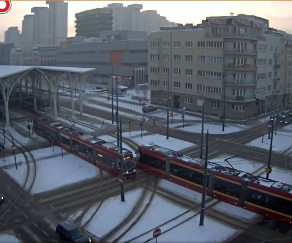 PORANNY ARMAGEDON na łódzkich drogach! Komunikacja miejska opóźniona!