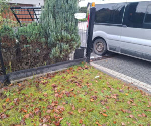 Tajemniczy incydent przy Jana Pawła w Starachowicach. Mężczyzna nabity na bramę wjazdową