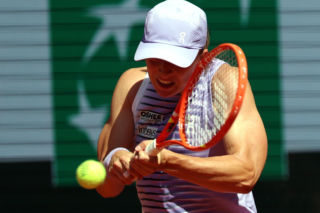 O której gra Iga Świątek dzisiaj z Sarą Bejlek? Kiedy mecz w Roland Garros? TRANSMISJA