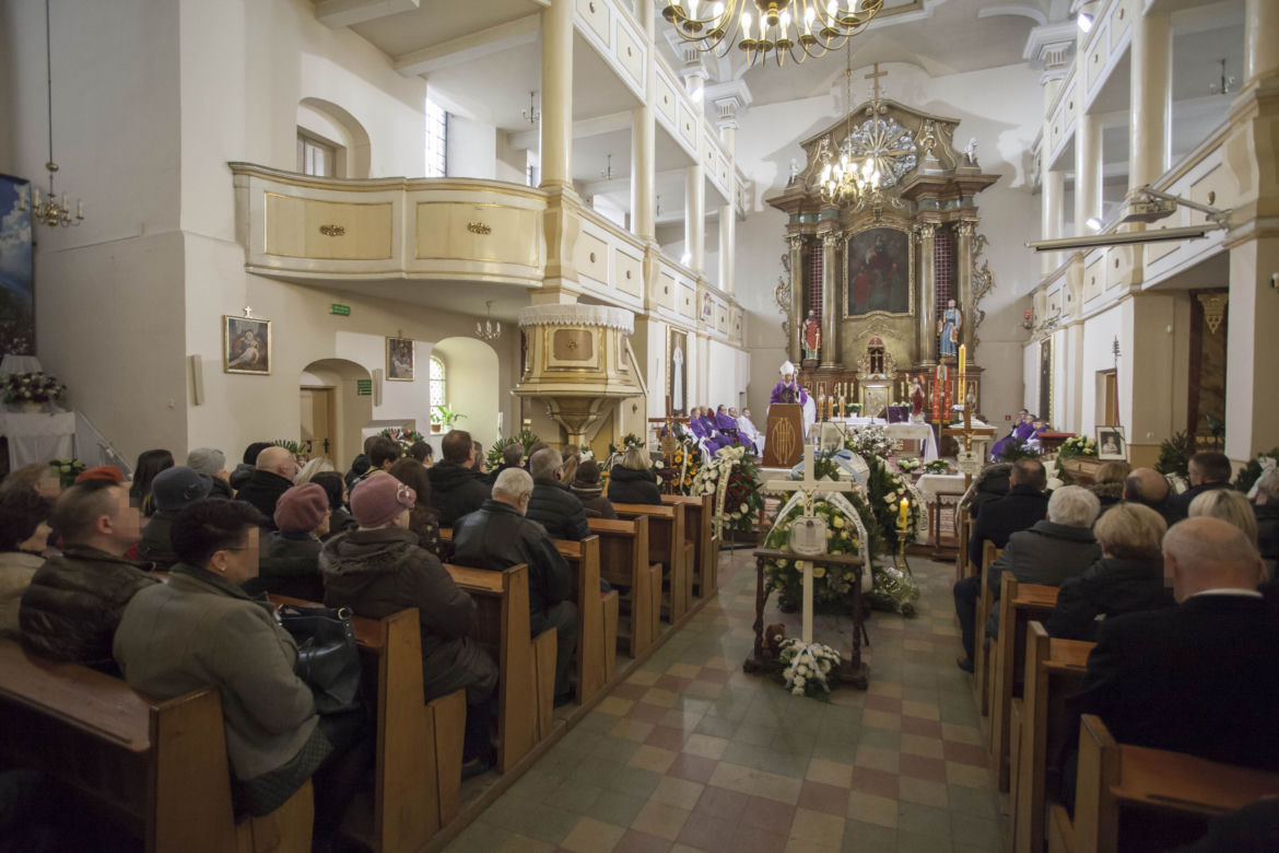 Pogrzeb ofiar zawalonej kamienicy w Świebodzicach 