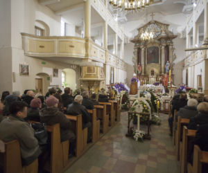 Pogrzeb ofiar zawalonej kamienicy w Świebodzicach 