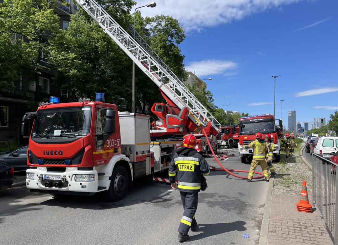 Dwa pożary na Mokotowie i Żeraniu. W ogniu stanęły budynki