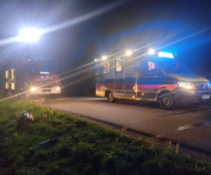 Taksówka wypadła z drogi i dachowała pomiędzy miejscowościami Borki Siedleckie i Przygody. W wypadku poszkodowane zostały dwie osoby
