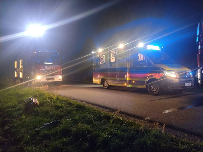 Taksówka wypadła z drogi i dachowała pomiędzy miejscowościami Borki Siedleckie i Przygody. W wypadku poszkodowane zostały dwie osoby
