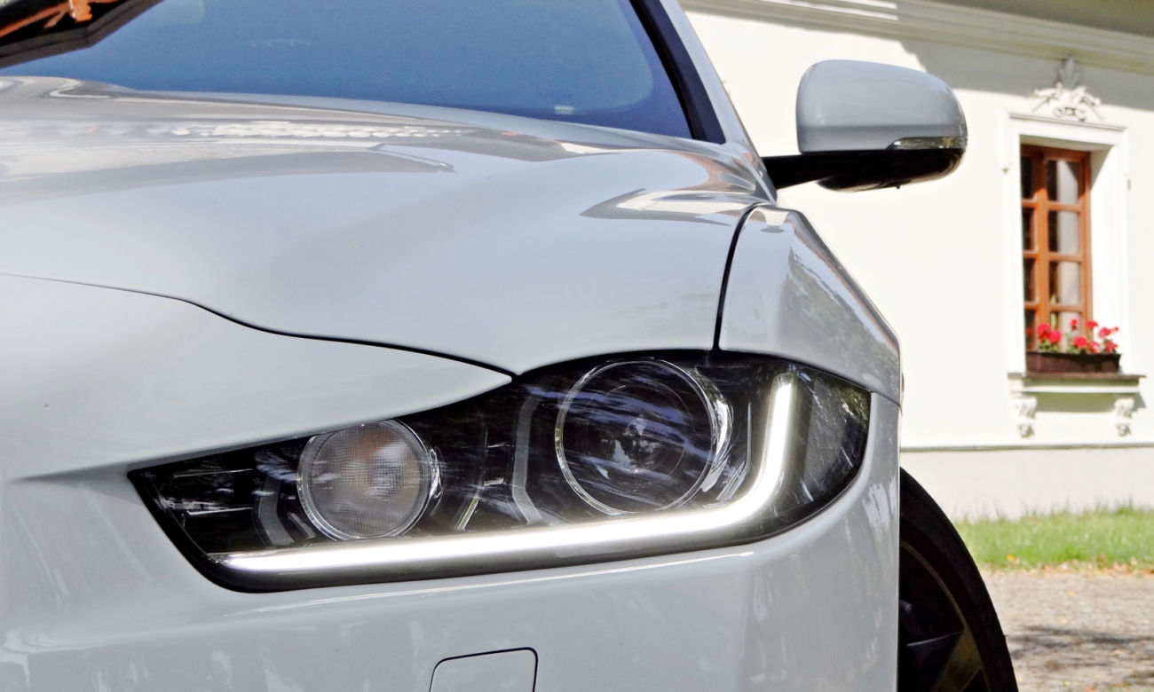 Jaguar XE 2.0 T R-Sport