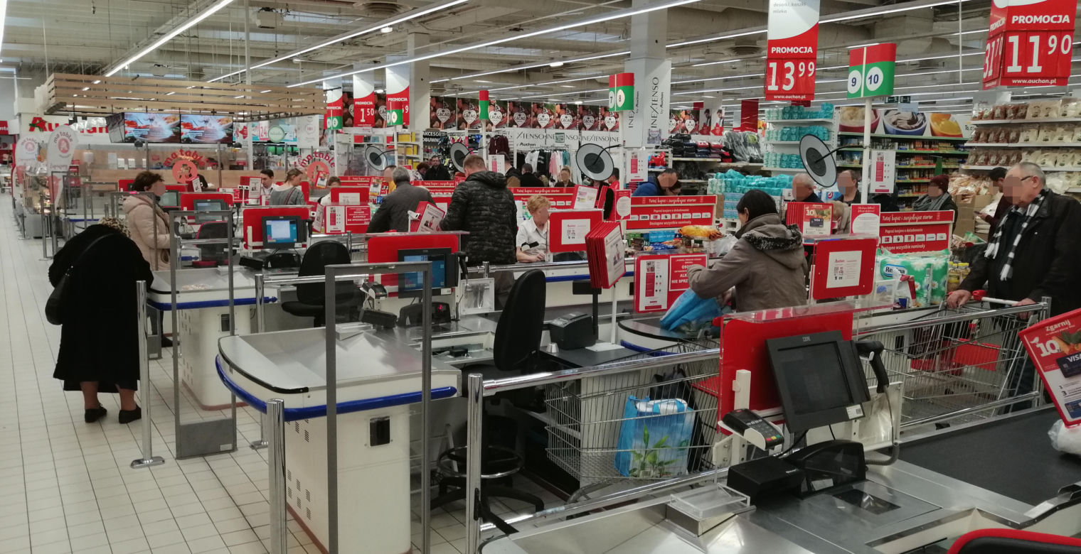 Koronawirus: Tłumy w warszawskich sklepach
