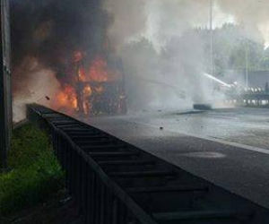 Na A4 pali się tir! Ogromne utrudnienia na obwodnicy Krakowa [ZDJĘCIA]