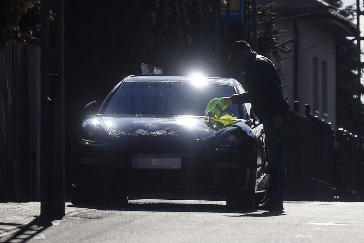 Tata wypucował Idze porsche