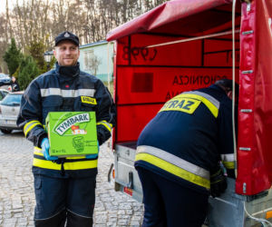 Strażacy w OSP Banino dostarczają sprzęt do szpitali w Gdańsku