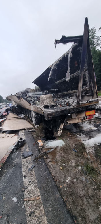 Mężczyzna spłonął w samochodzie na A4 w kierunku Opola! Droga całkowicie zablokowana [ZDJĘCIA]