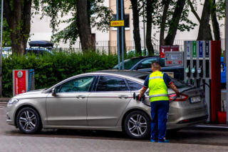 Podatki od paliwa w Europie. Ten kraj nakłada największe obciążenia na kierowców
