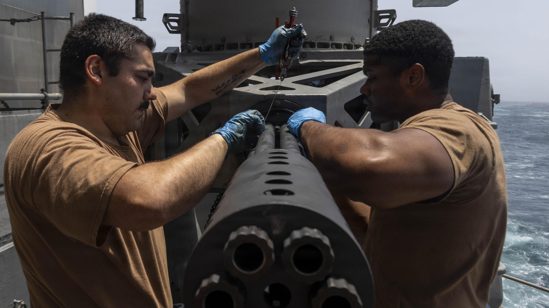 USS "Abraham Lincoln" na Morzu Arabskim. Tyrania dystansu jako granica amerykańskiej projekcji siły