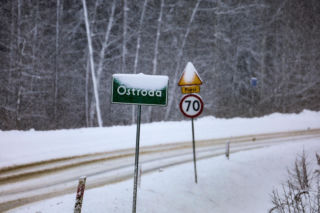Ziąb w szkołach, żołnierze z łopatami i pusta kasa na utrzymanie dróg. Tak wygląda zima na Warmii i Mazurach