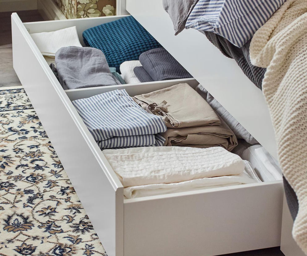 Pojemnik na pościel pod łóżko i nie tylko. Jak najlepiej przechowywać pościel?