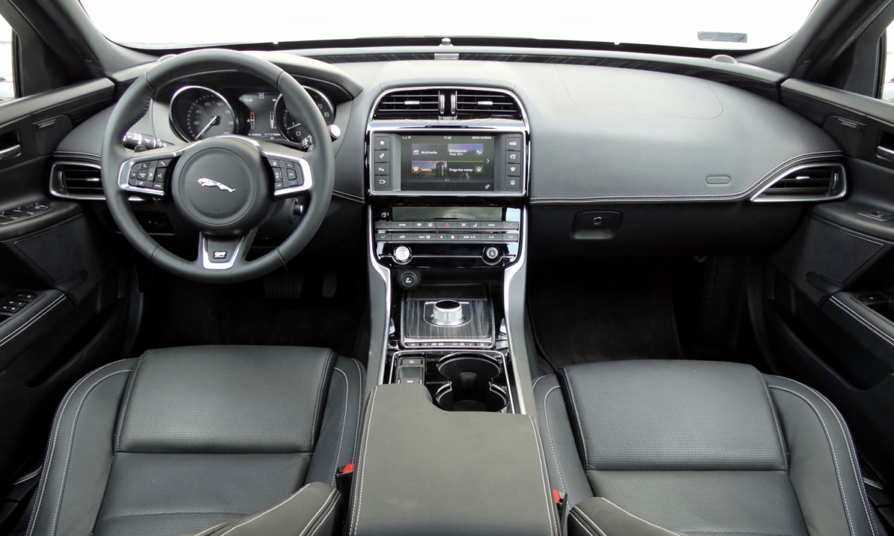 Jaguar XE 2.0 T R-Sport