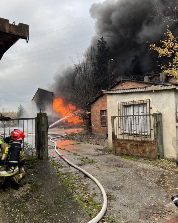 Płonie składowisko niebezpiecznych substancji 