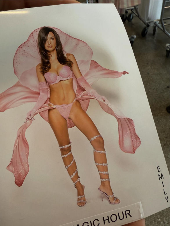 Emily Ratajkowski