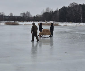 Wycinanie przerębli na zalewie siedleckim 2026