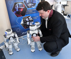 Prezentacja czterech nowych robotów humanoidalnych na Wydziale Informatyki i Telekomunikacji Akademii Morskiej w Szczecinie