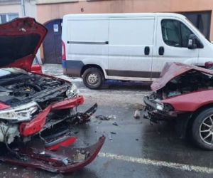 Zelów. Prowadził z prawie 4 promilami. Nagle zjechał na czołówkę z mitsubishi [FOTO]