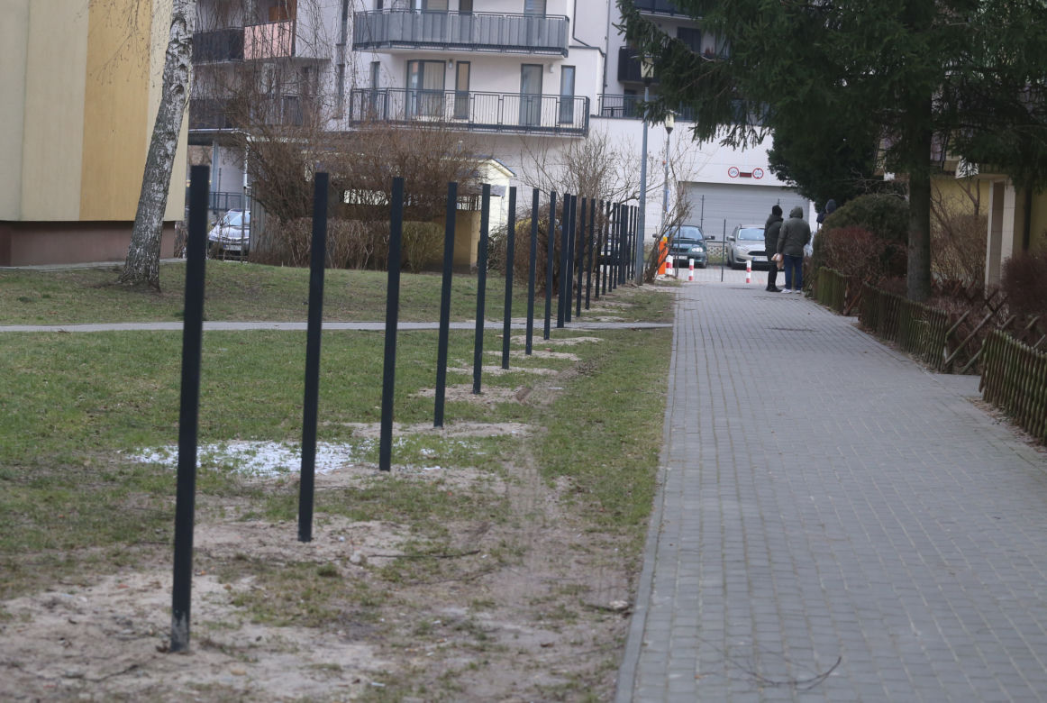 Wojna o płot i śmietnik. Konflikt mieszkańców na osiedlu w Pruszkowie