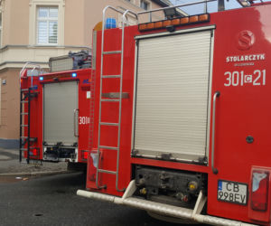 Wiatr zerwał elewację kamienicy przy ul. Pomorskiej w Bydgoszczy