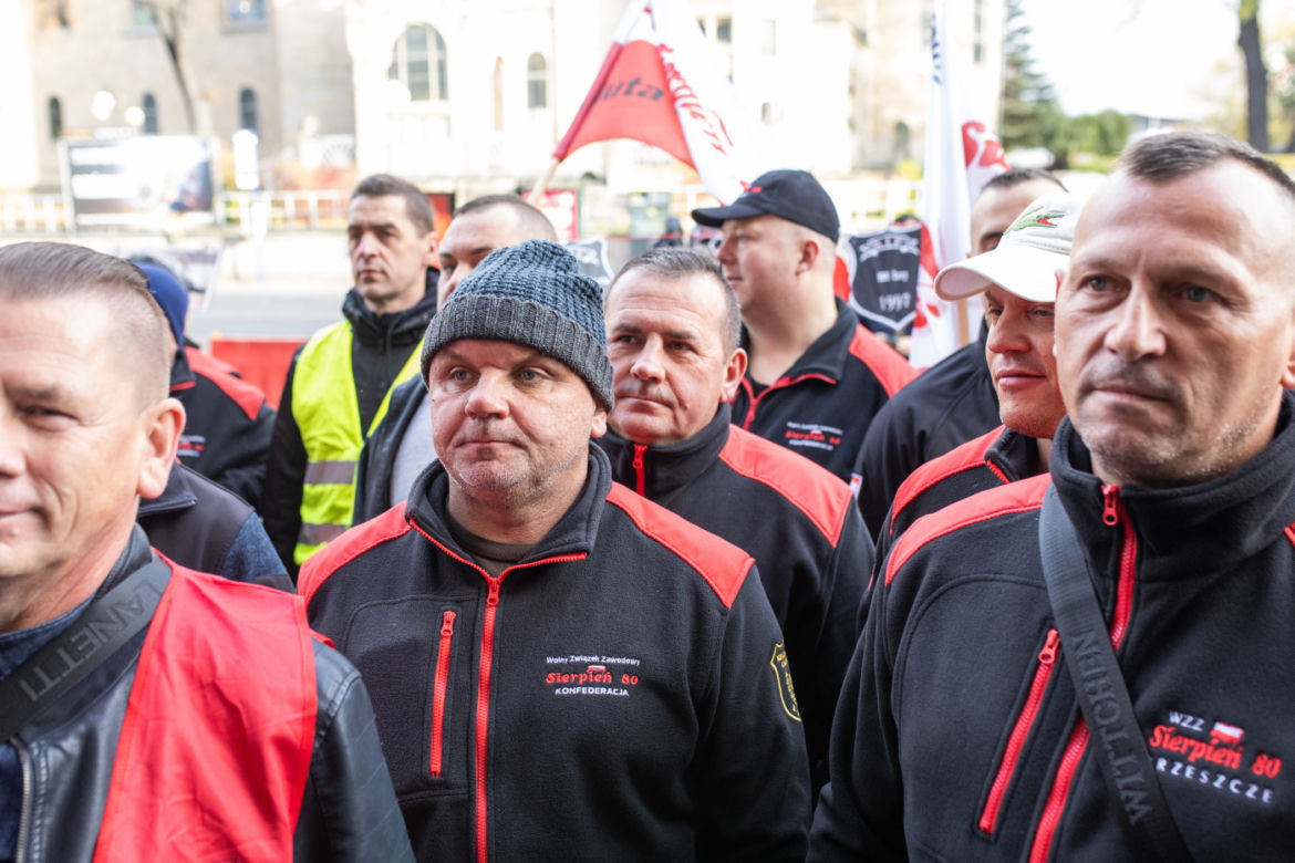 Protest górników pod biurem Morawieckiego w Katowicach. Związkowcy starli się z policją