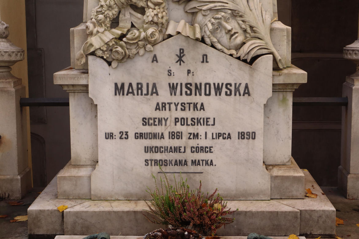Była pięknością warszawskich scen. Zginęła z ręki kochanka. Jej grób to prawdziwe dzieło sztuki