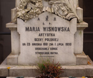 Była pięknością warszawskich scen. Zginęła z ręki kochanka. Jej grób to prawdziwe dzieło sztuki
