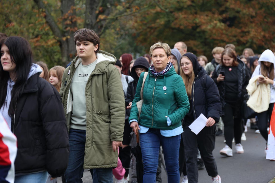 Uroczyste odsłonięcie tablicy al. Europejskiej Stolicy Młodzieży Lublin 2023 i zakopanie kapsuły czasu w Parku Ludowym