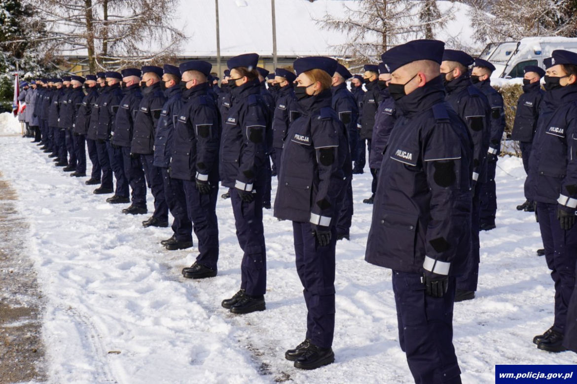Nowi policjanci na Warmii i Mazurach. Ślubowało aż 80 funkcjonariuszy [ZDJĘCIA]