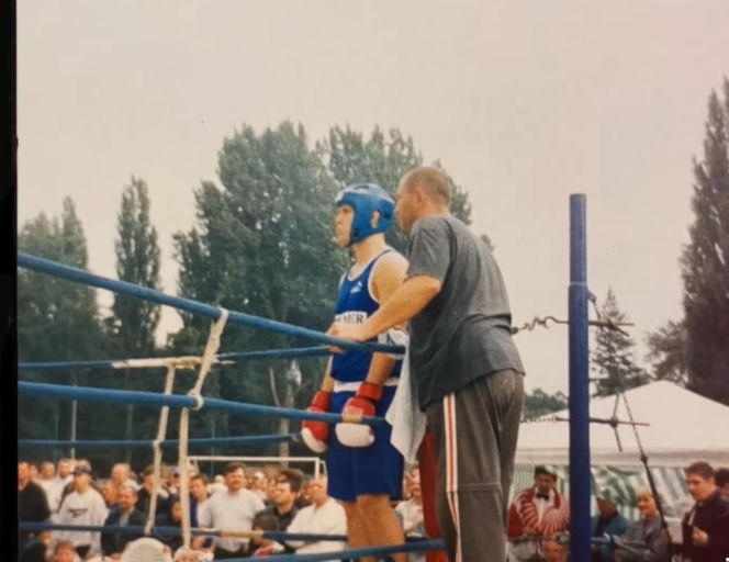 Karol Nawrocki kończy 43 lata! Zobacz, jak wyglądał w dzieciństwie