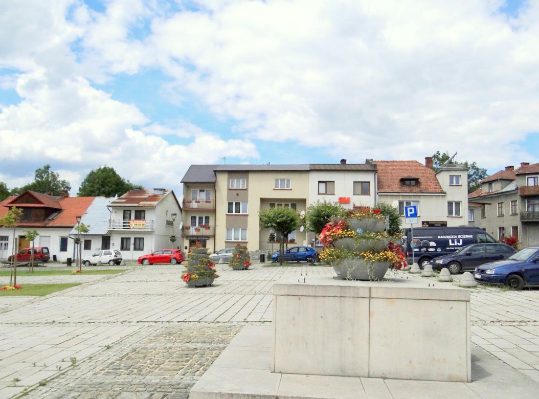 To miasto w Małopolsce zachwyca jednym z najpiękniejszych rynków. Dopiero w PRL-u odzyskało swoje prawa