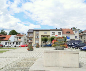 To miasto w Małopolsce zachwyca jednym z najpiękniejszych rynków. Dopiero w PRL-u odzyskało swoje prawa