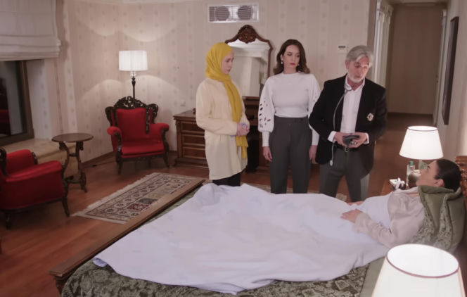 Panna Młoda, odcinek 42. Mukkader, Beyza, lekarz