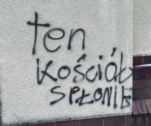 Satanistyczne znaki i groźby w Poznaniu. „Ten kościół spłonie”. Ksiądz zabiera głos