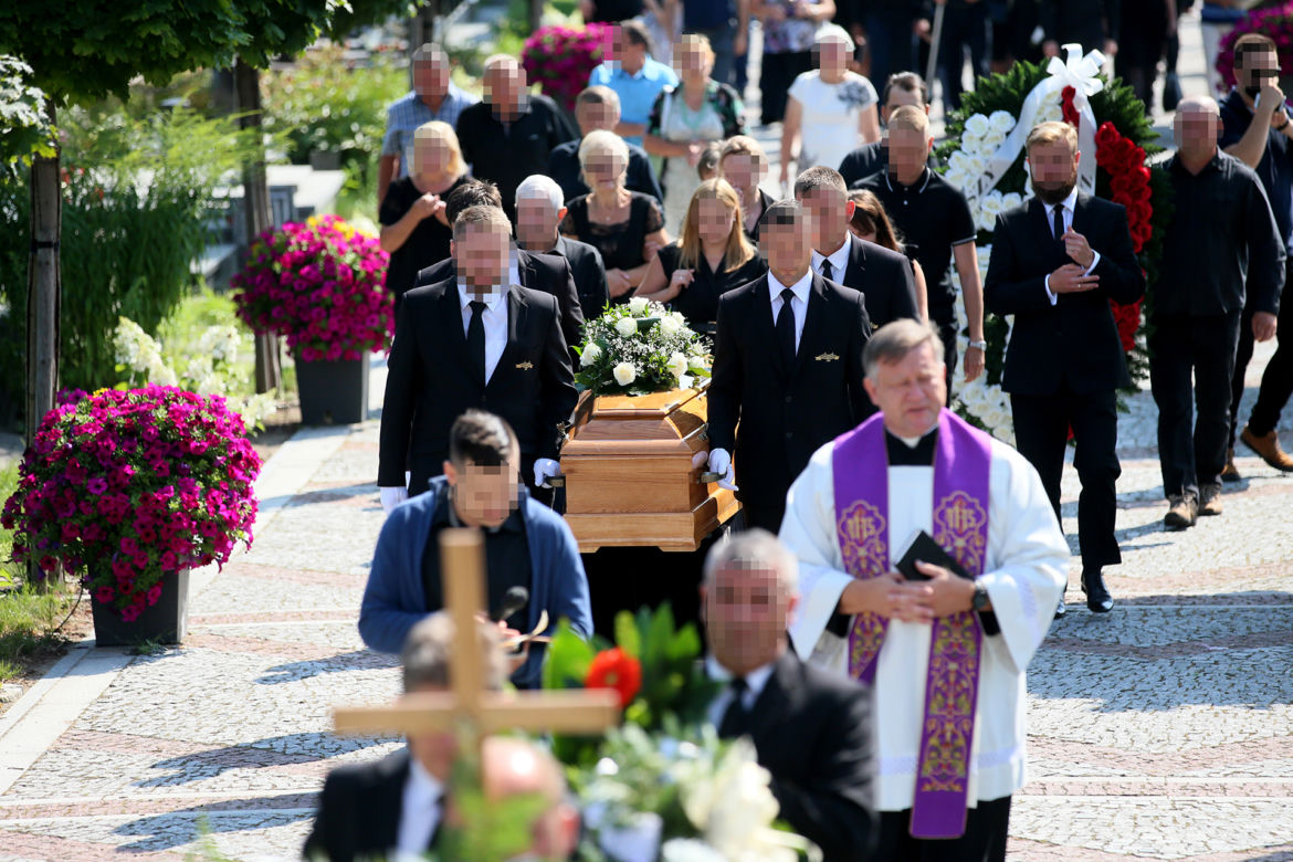 Tragicznie zmarłego kierowcę pożegnał sznur ciężarówek. Pogrzeb Roberta S.